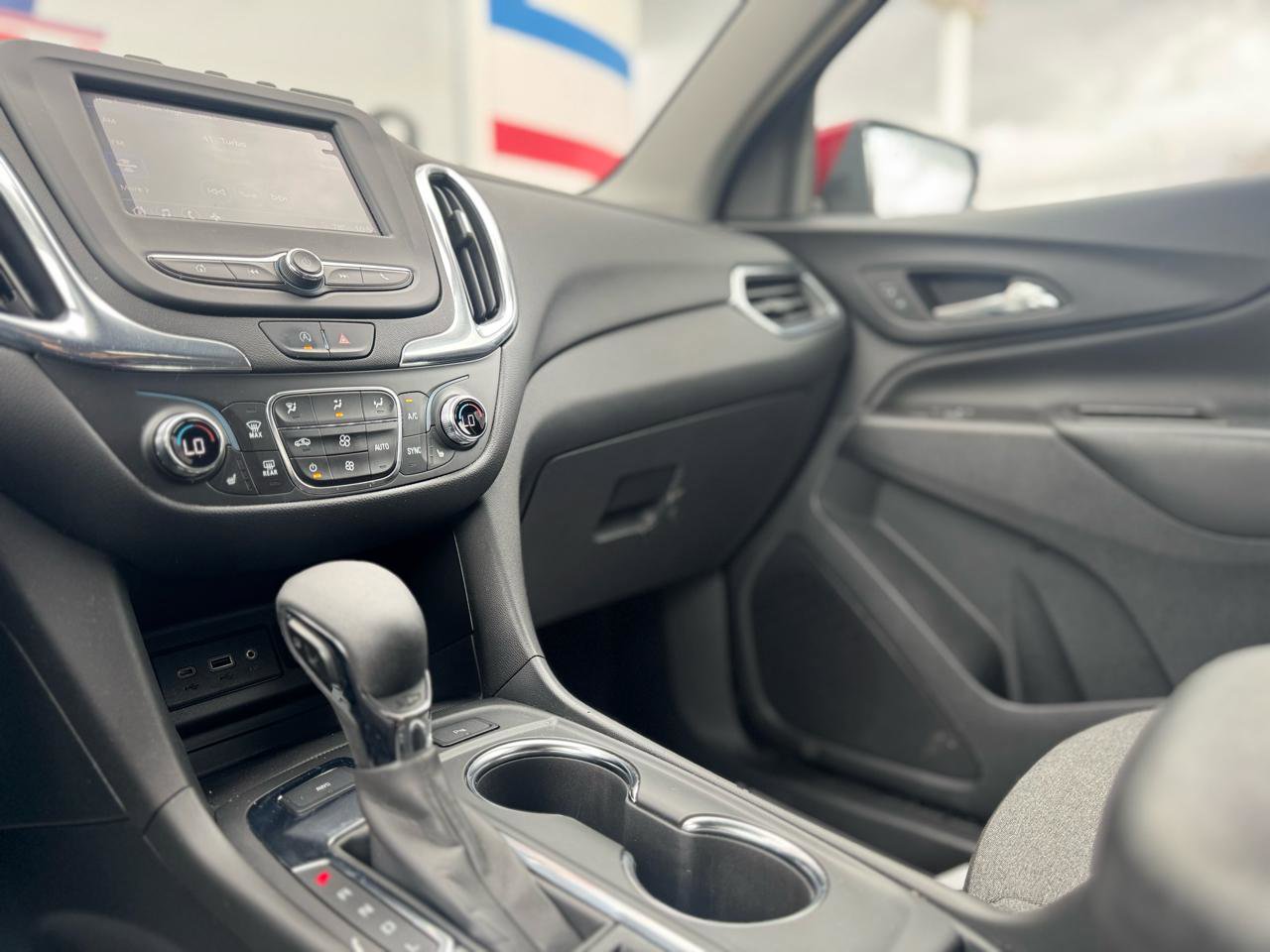 Used 2023 Chevrolet Equinox LT image 43