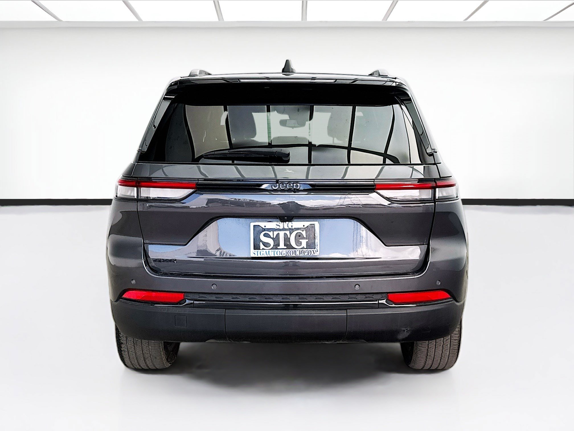 Used 2023 Jeep Grand Cherokee Altitude AWD/4WD image 5