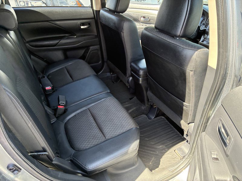 Used 2015 Mitsubishi Outlander SE FWD image 17