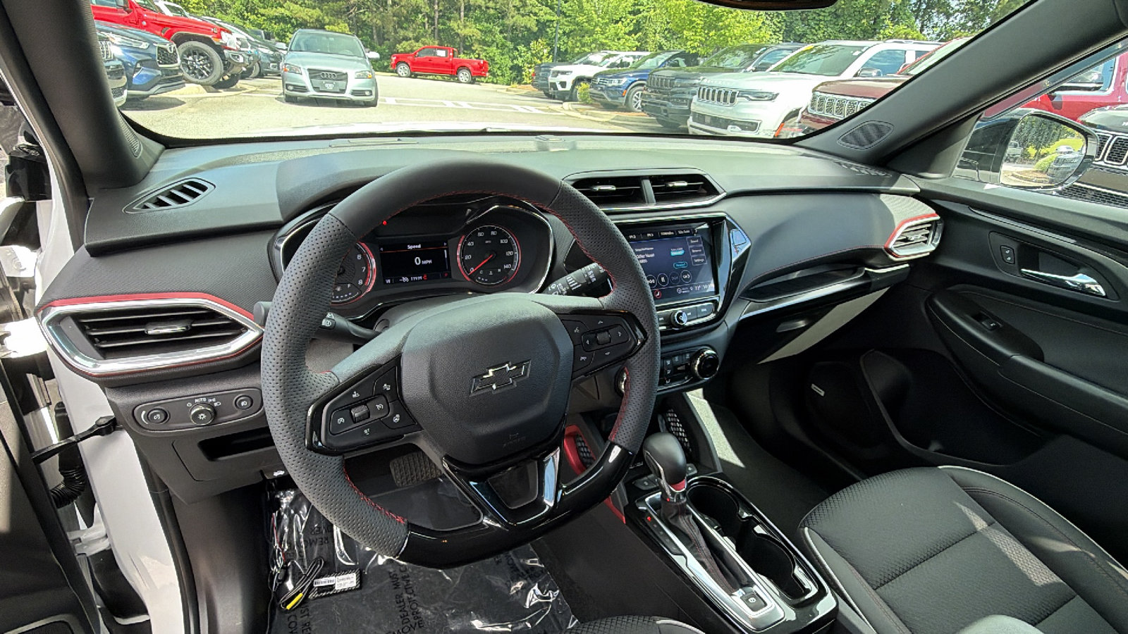 Used 2023 Chevrolet TrailBlazer RS w/ Sun and Liftgate Package FWD image 25