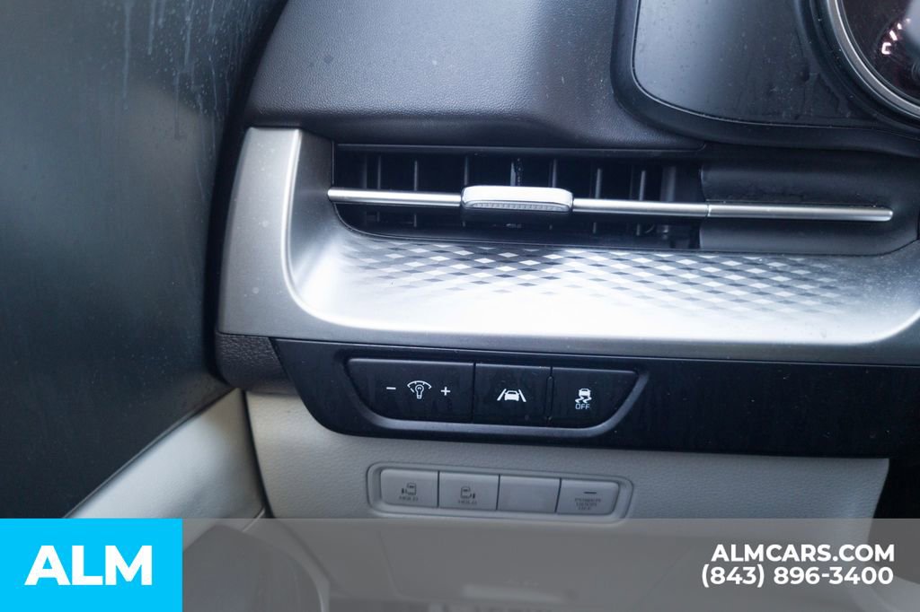 Used 2024 Kia Carnival LX image 33