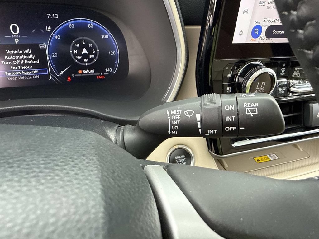 Used 2024 Toyota Highlander Limited AWD/4WD image 38