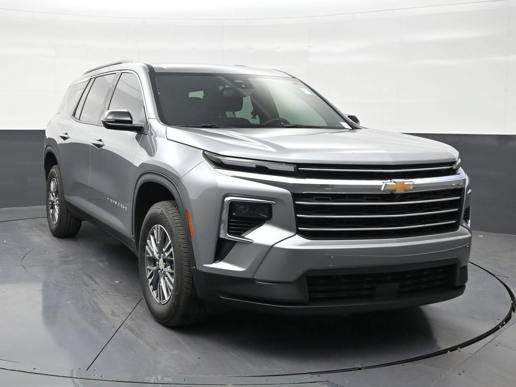 Used 2026 Chevrolet Traverse LT FWD image 7