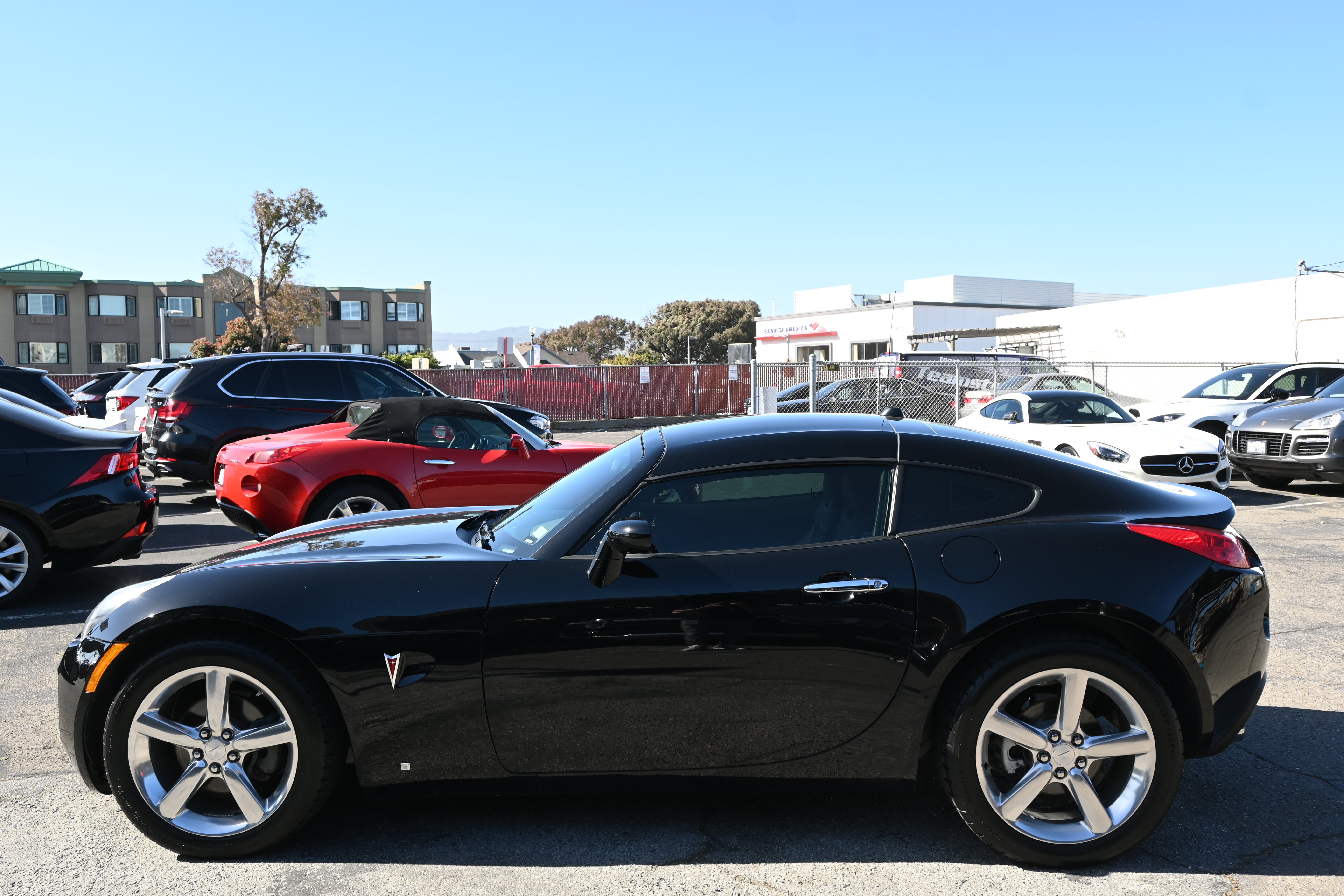 Used 2009 Pontiac Solstice GXP w/ Premium Package RWD image 2