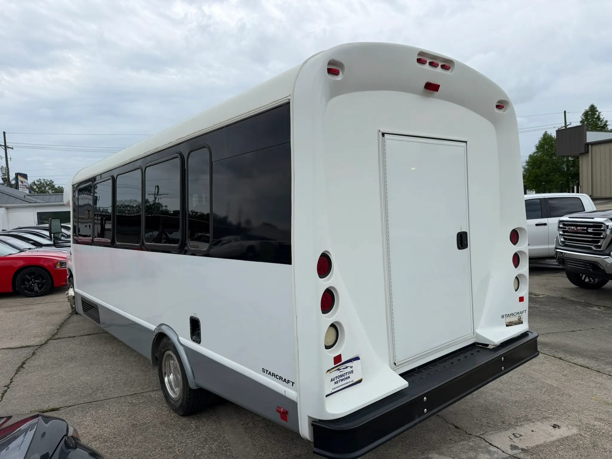 Used 2016 Ford E-450 and Econoline 450 Super Duty w/ Shuttle Bus Prep Package RWD image 3
