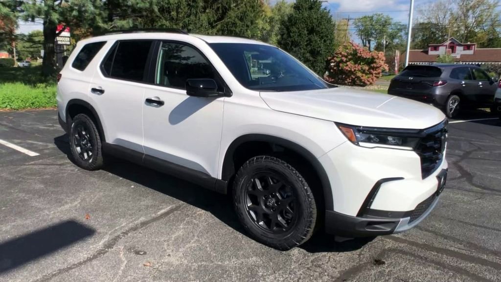 New 2025 Honda Pilot TrailSport image 2