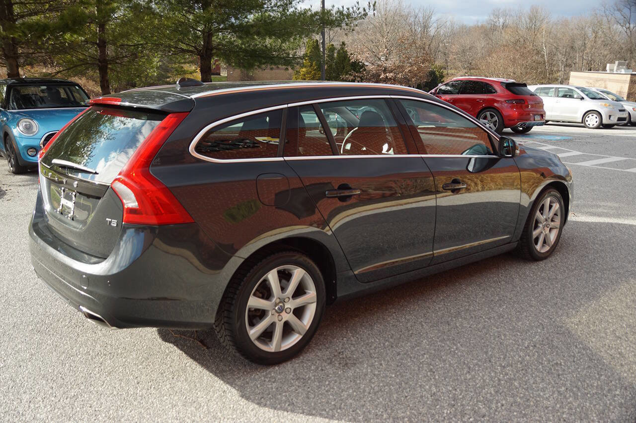 Used 2016 Volvo V60 T5 Premier w/ Convenience Package image 10