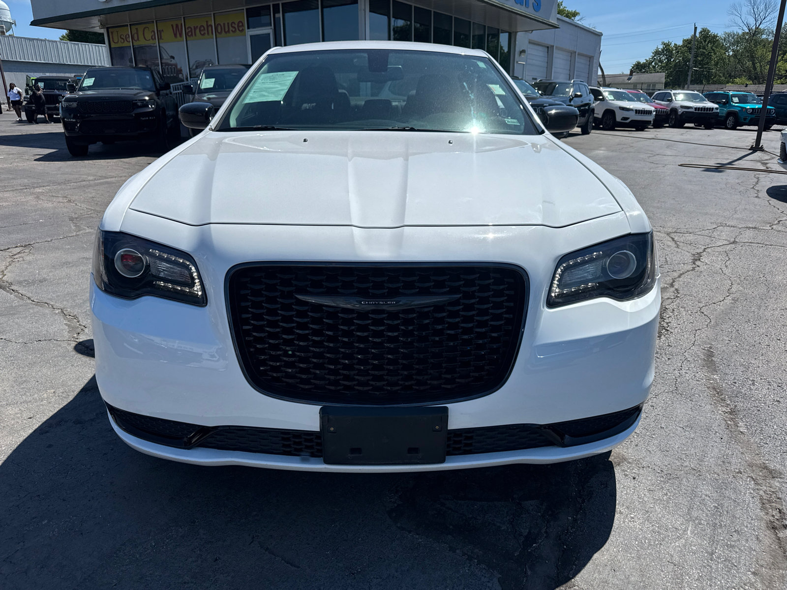 Used 2022 Chrysler 300 Touring w/ Sport Appearance Package RWD image 2