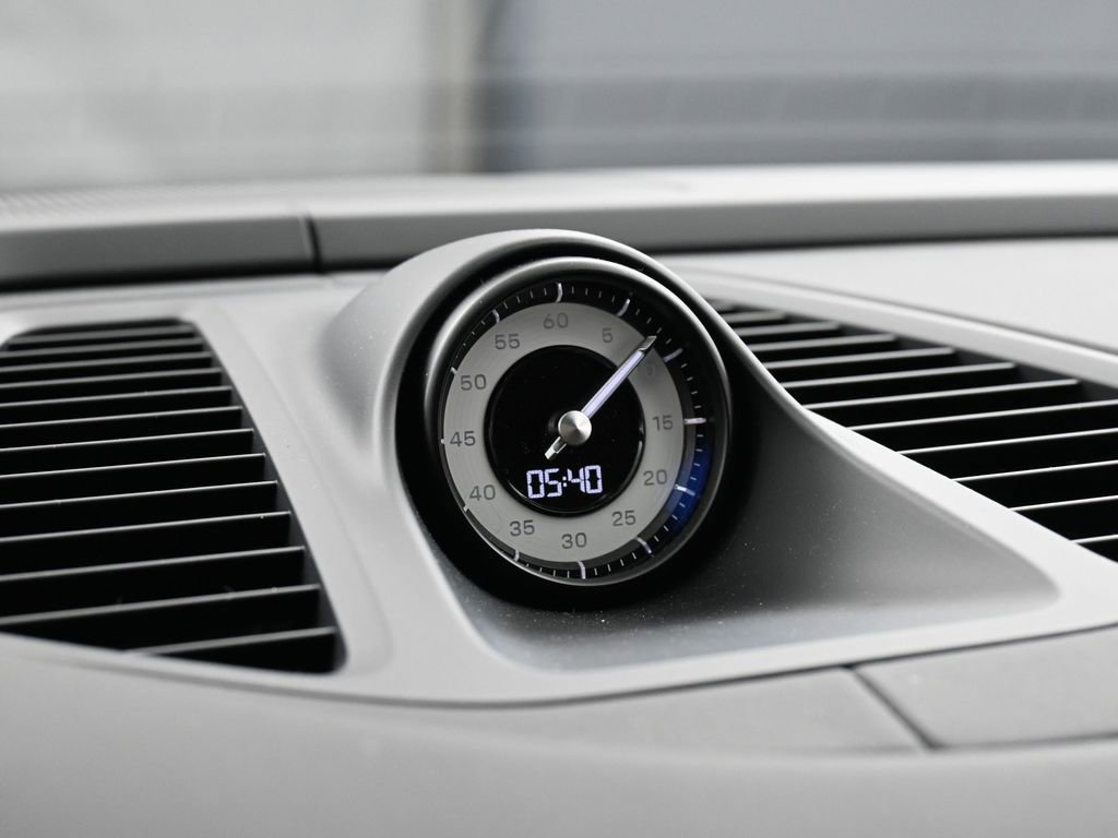 Certified 2024 Porsche Macan Turbo Electric image 21