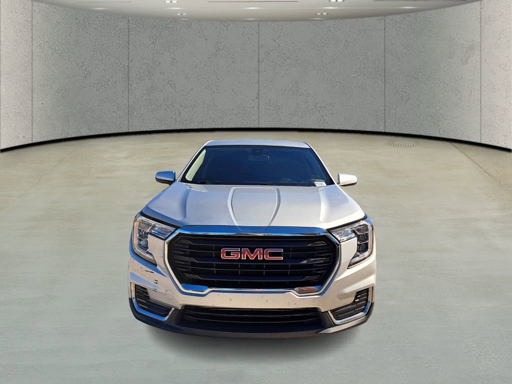 Used 2022 GMC Terrain SLE image 2