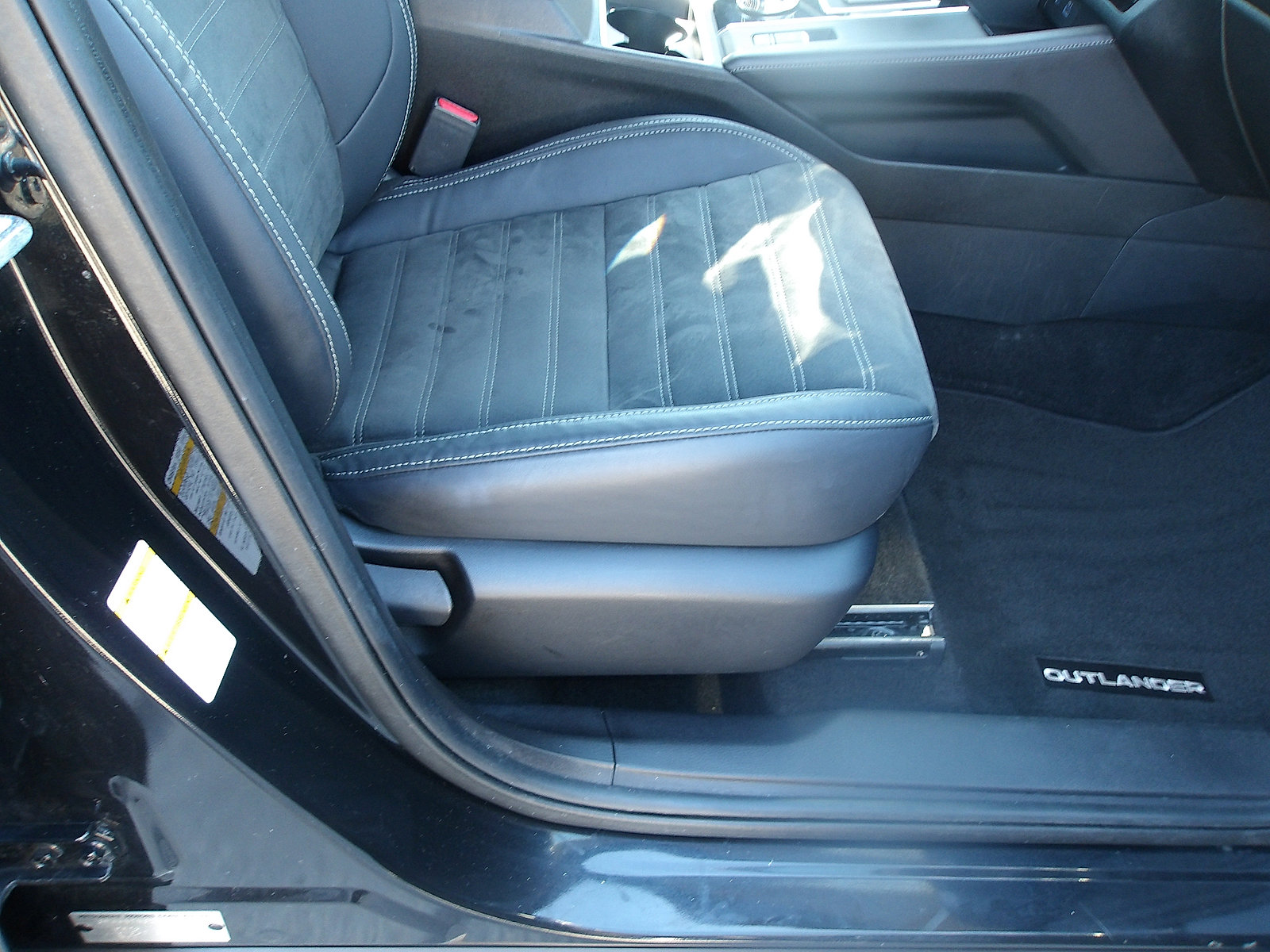 Used 2023 Mitsubishi Outlander SE AWD/4WD image 10