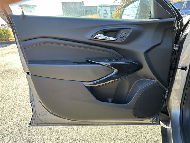 Used 2025 Chevrolet Trax RS w/ Sunroof Package image 16