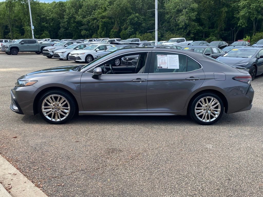 Used 2021 Toyota Camry SE FWD image 4