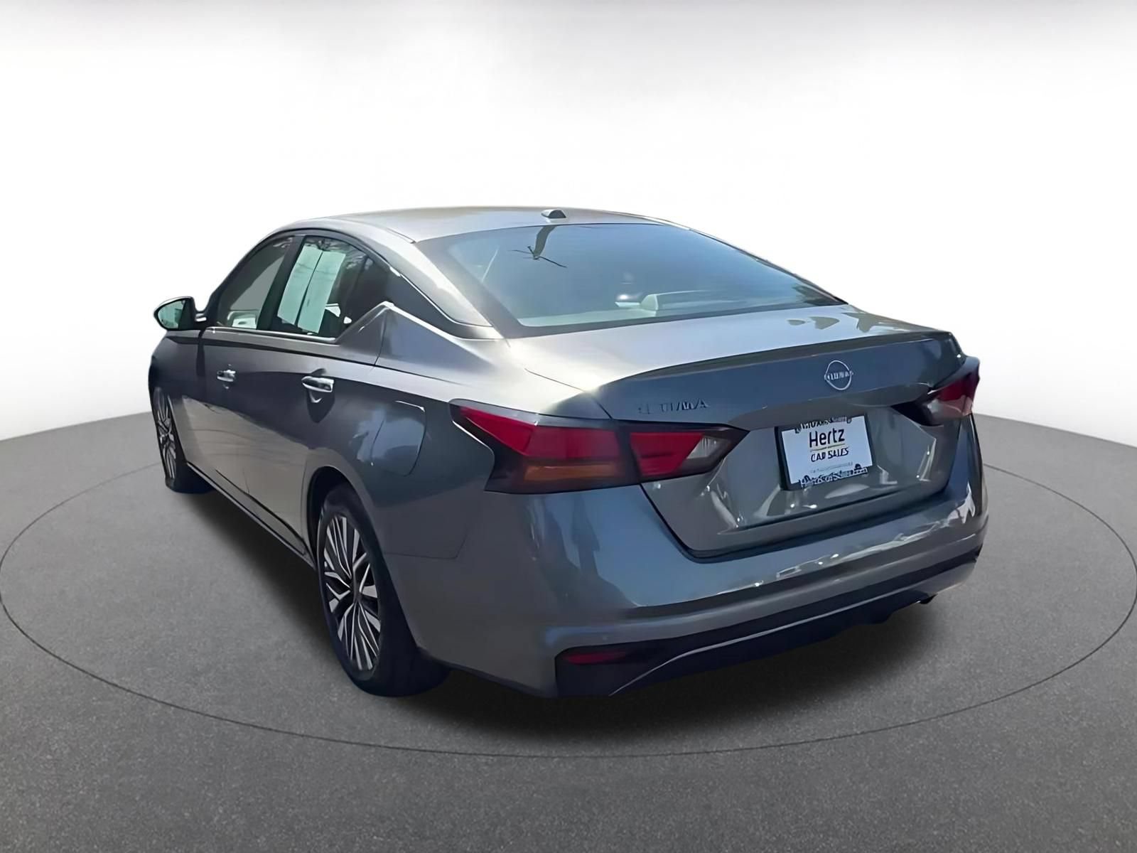 Used 2025 Nissan Altima 2.5 SV FWD image 11