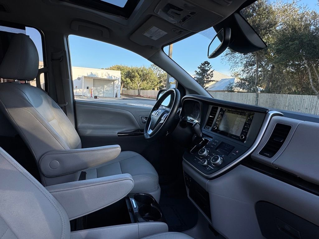 Used 2020 Toyota Sienna XLE Premium image 28