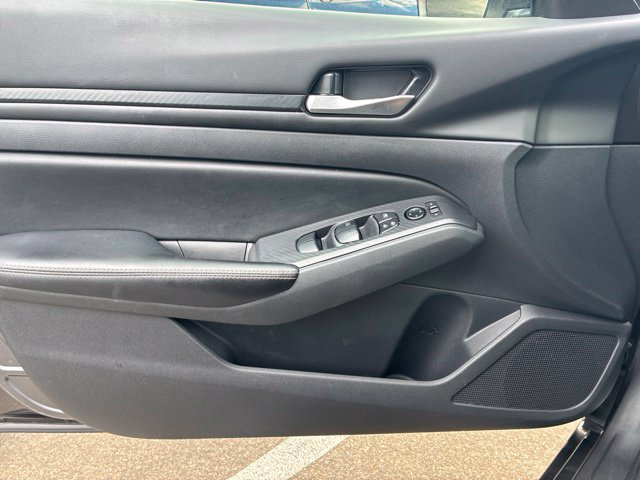 Used 2024 Nissan Altima 2.5 SV FWD image 11