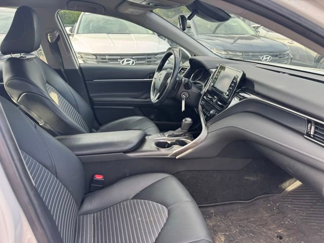 Used 2022 Toyota Camry SE FWD image 11
