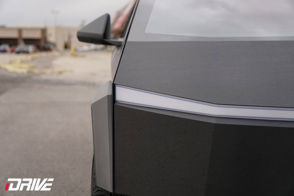 Used 2024 Tesla Cybertruck AWD Crew Cab image 4