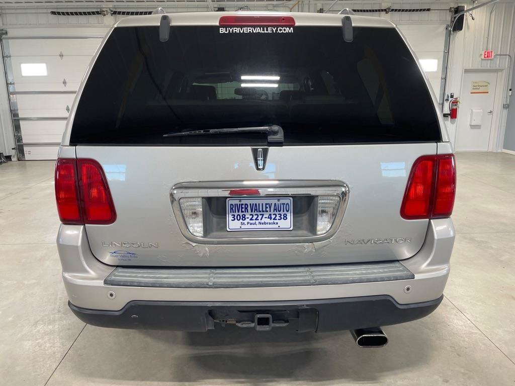 Used 2005 Lincoln Navigator Luxury AWD/4WD image 6