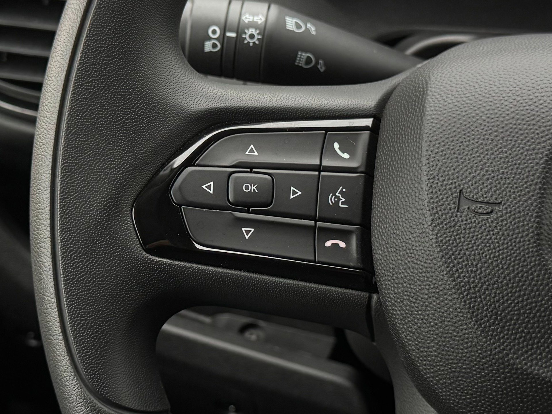 Used 2025 RAM ProMaster 2500 w/ Convenience Group image 38