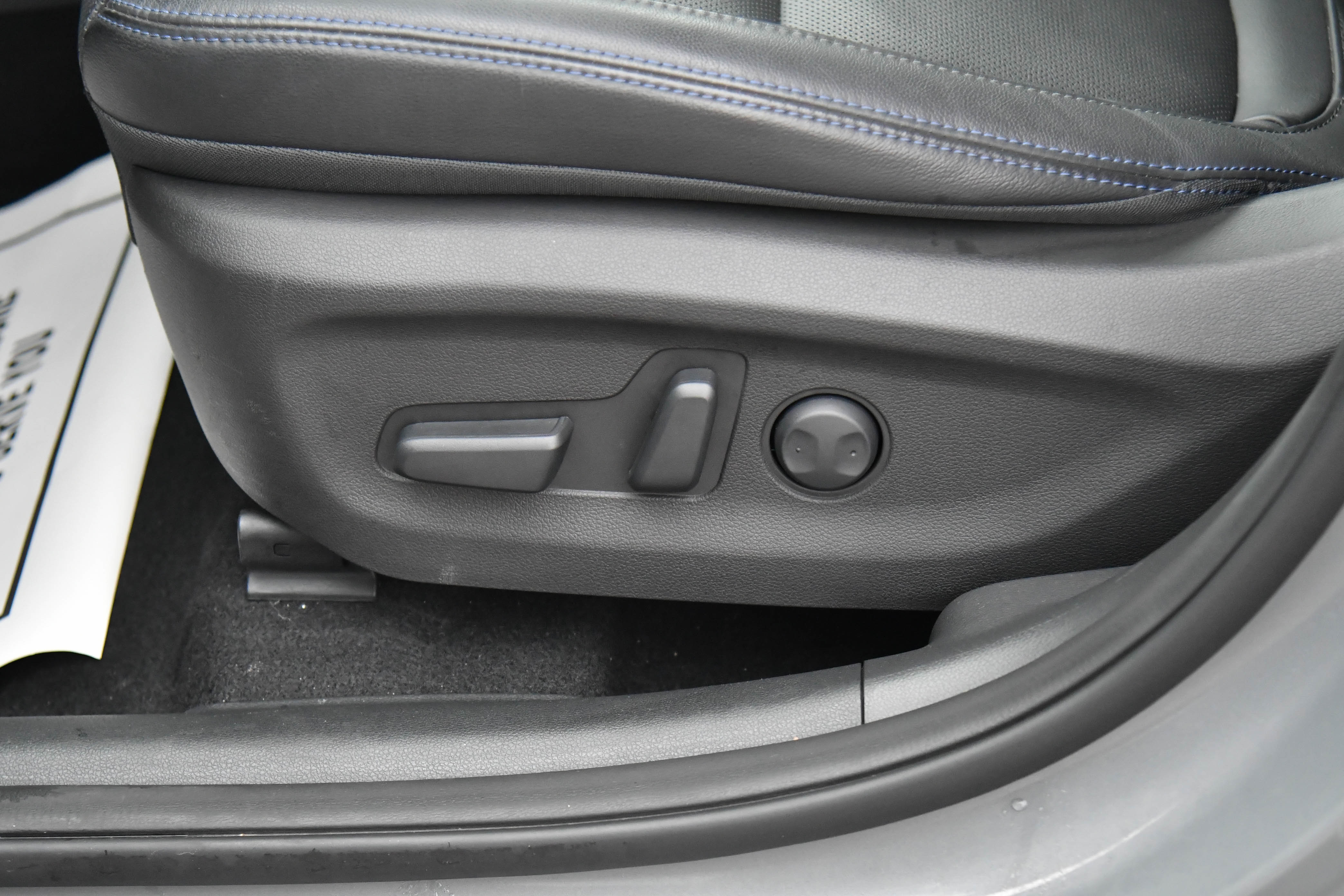 Used 2023 Hyundai Kona Limited image 17