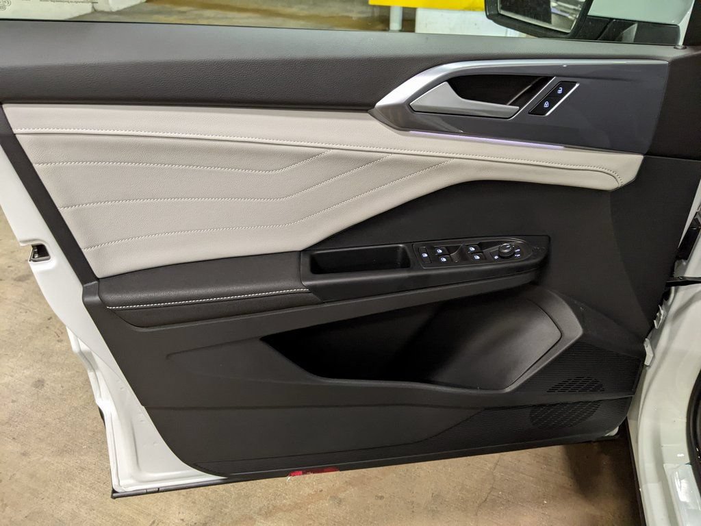 New 2026 Volkswagen Taos SEL AWD/4WD image 9