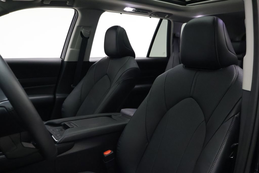 Certified 2025 Toyota Grand Highlander FWD image 13