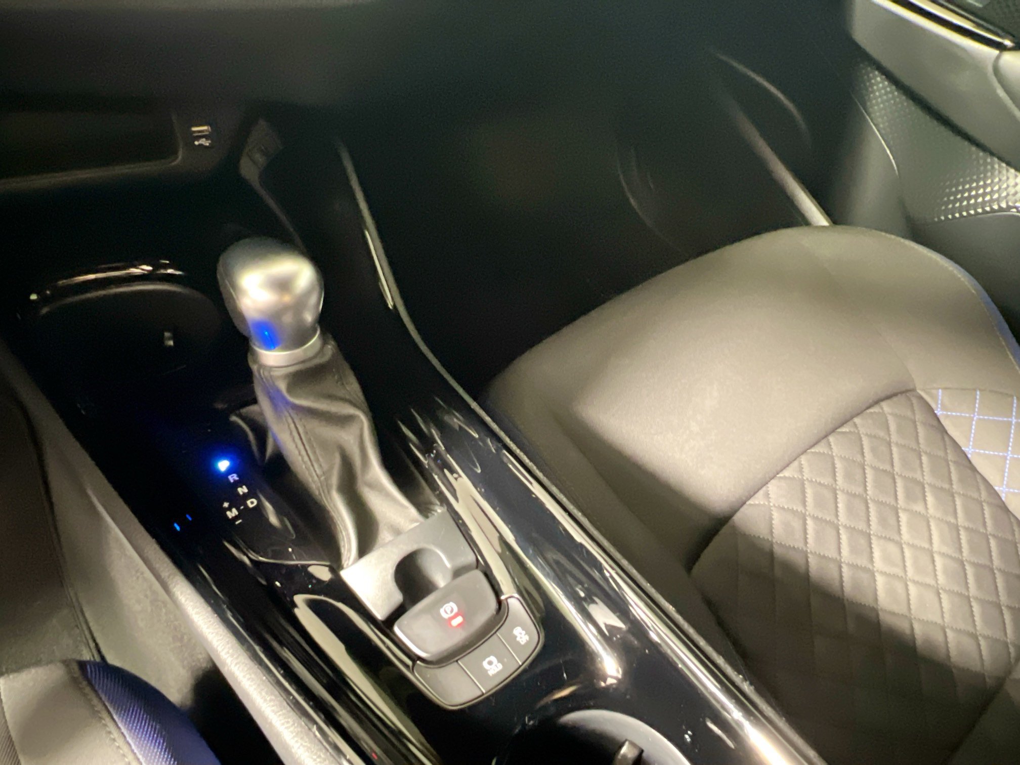Used 2021 Toyota C-HR XLE FWD image 25
