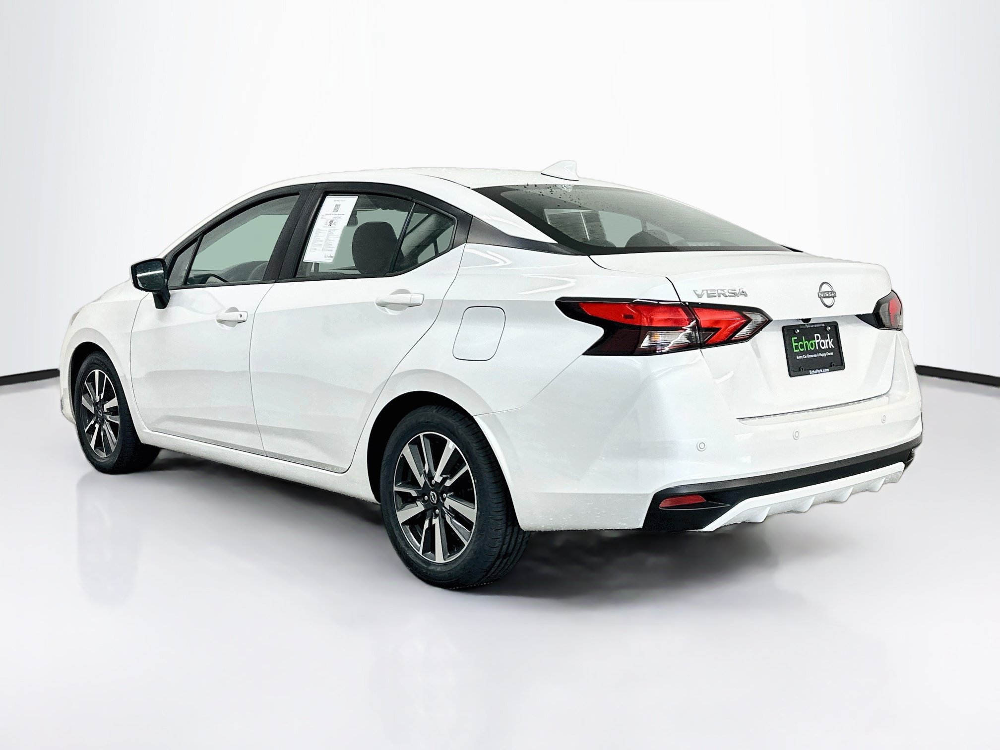 Used 2025 Nissan Versa SV FWD image 5
