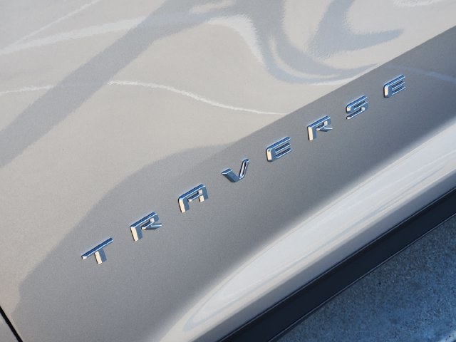Used 2025 Chevrolet Traverse LT w/ Driver Confidence Package FWD image 9
