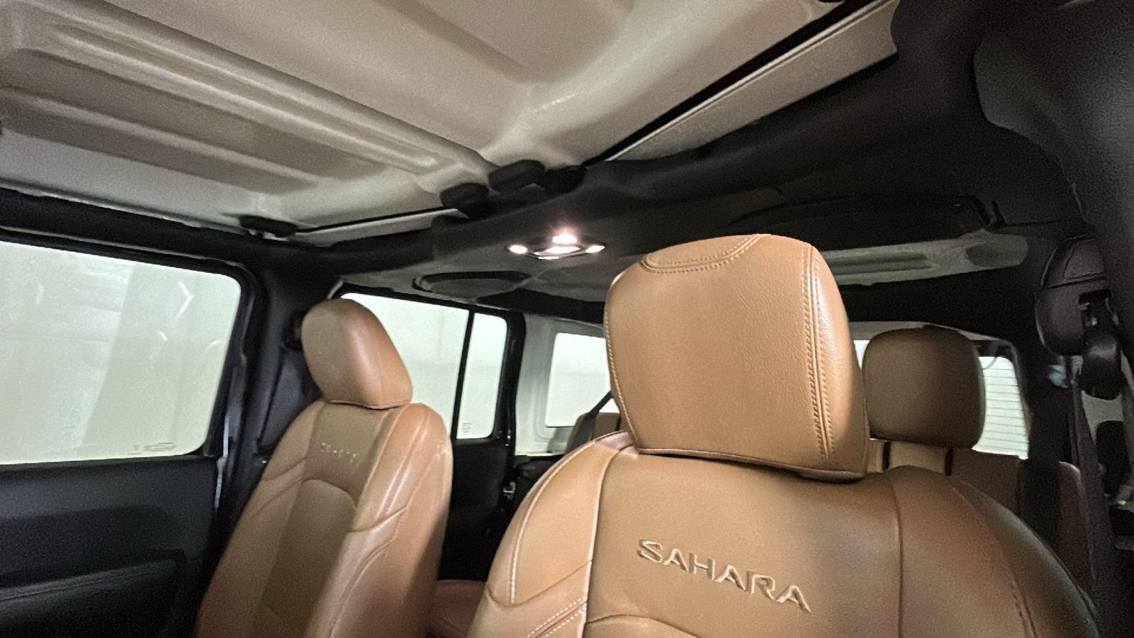 Used 2023 Jeep Wrangler Unlimited Sahara w/ Cold Weather Group AWD/4WD image 14