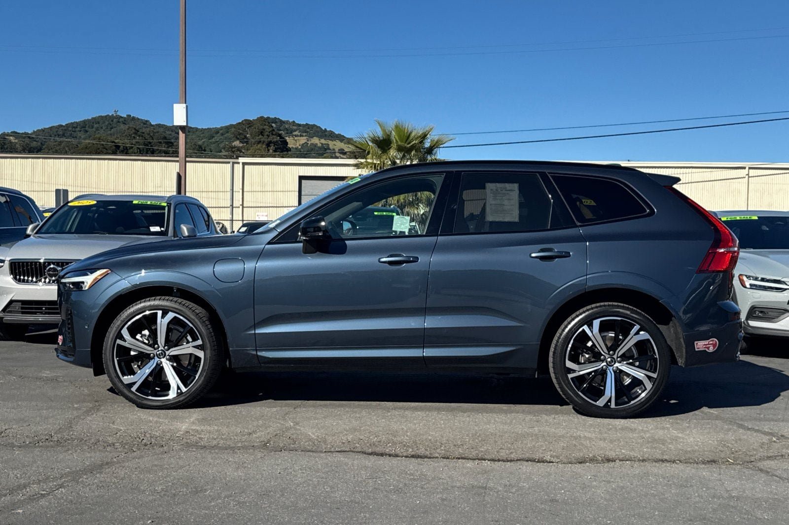 Certified 2025 Volvo XC60 T8 Ultra w/ Climate Package AWD/4WD image 6