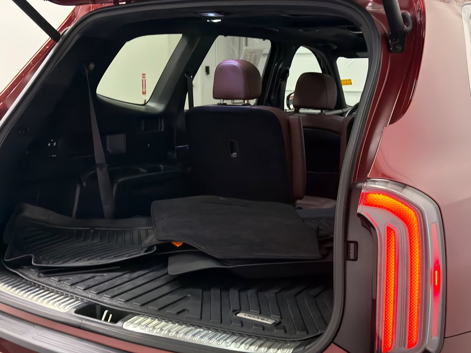 Used 2024 Kia Telluride SX Prestige AWD/4WD image 9
