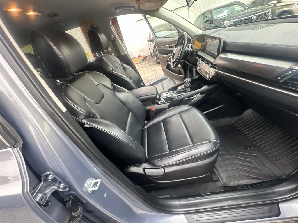Used 2024 Kia Telluride LX AWD/4WD image 38