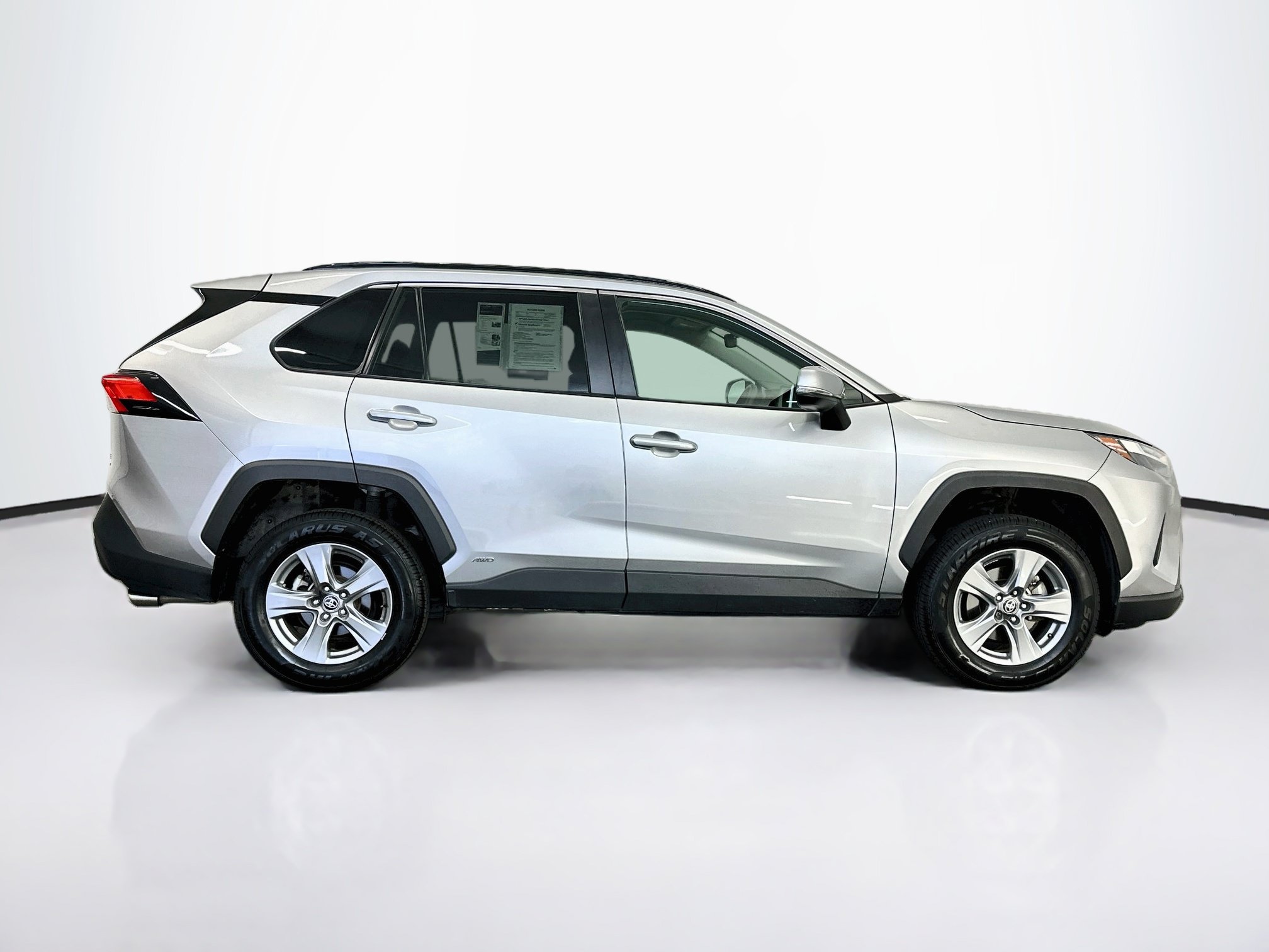 Used 2025 Toyota RAV4 XLE AWD/4WD image 10
