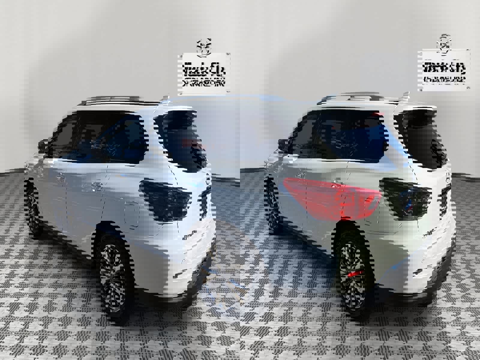 Used 2020 Nissan Pathfinder S image 7