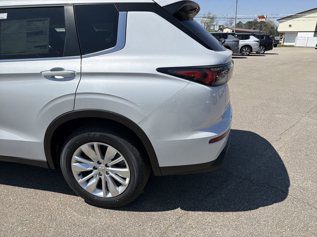 New 2026 Mitsubishi Outlander ES AWD/4WD image 7