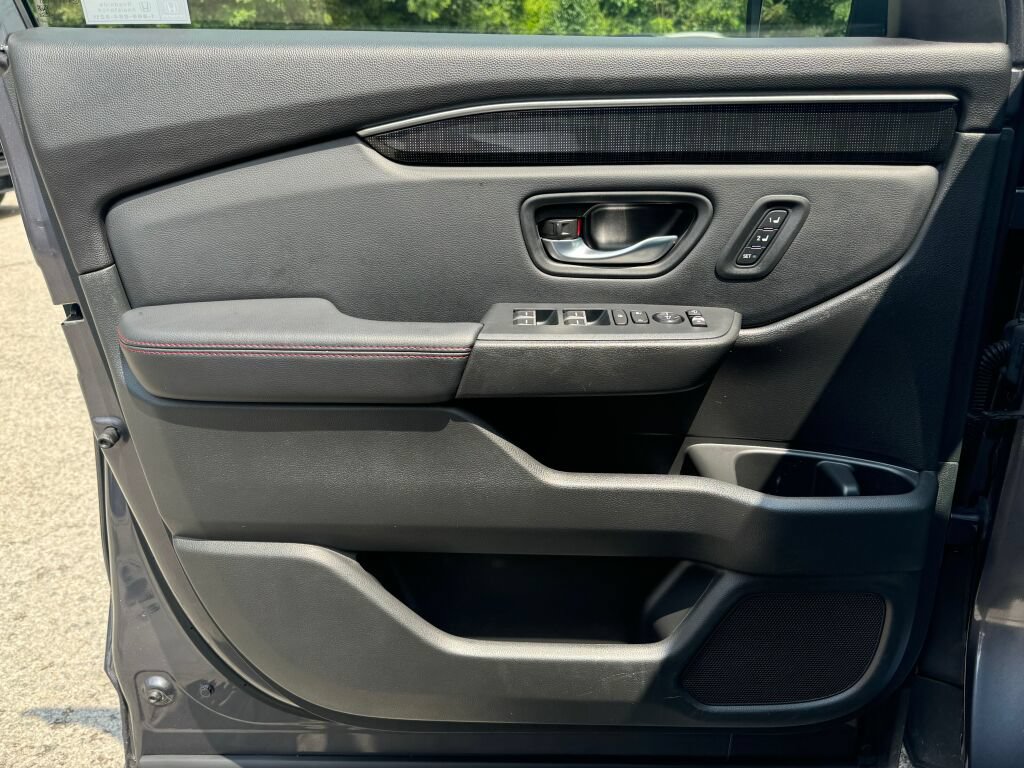 Used 2025 Honda Pilot Black Edition image 14