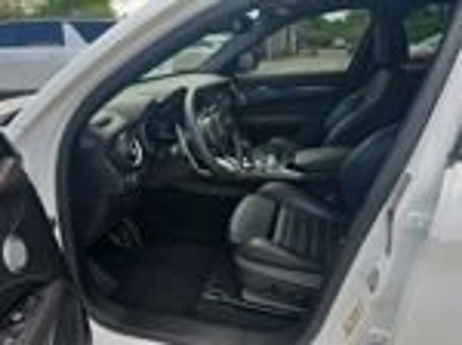 Used 2023 Alfa Romeo Stelvio Estrema image 9