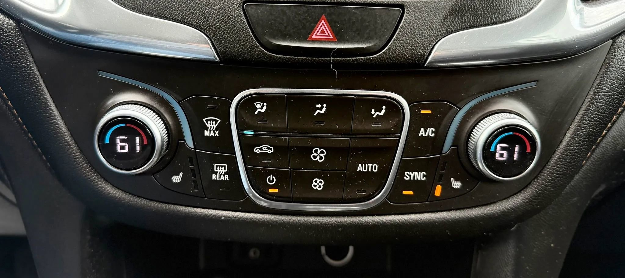 Used 2018 Chevrolet Equinox Premier AWD/4WD image 18