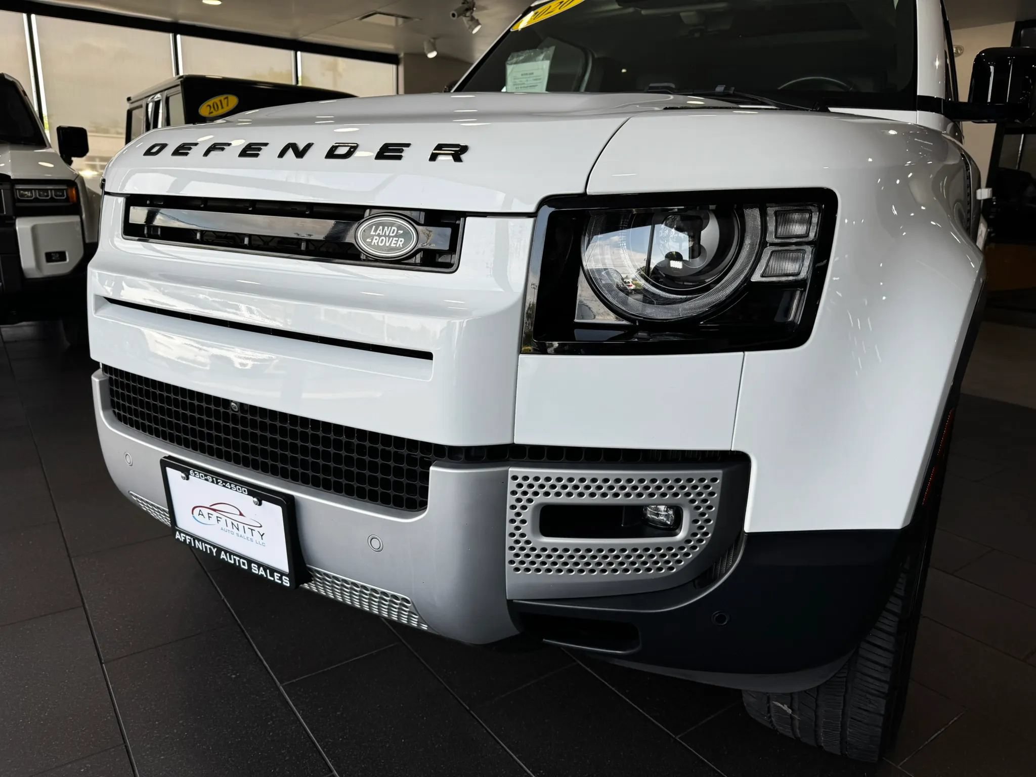Used 2020 Land Rover Defender 110 HSE AWD/4WD image 9