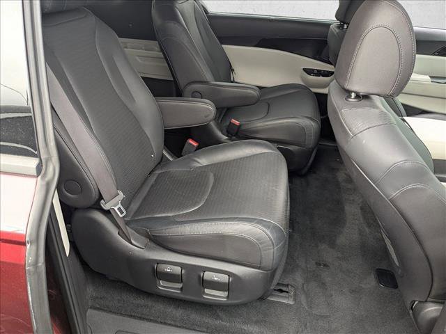 Used 2023 Kia Carnival SX Prestige image 21