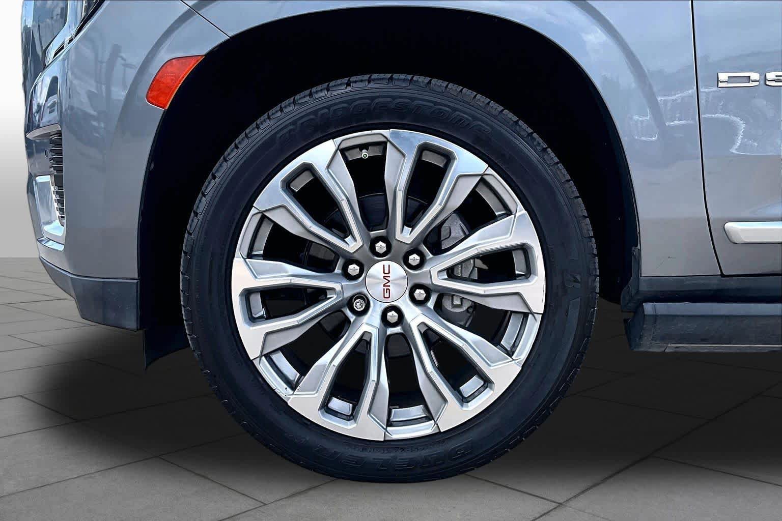 Used 2021 GMC Yukon XL Denali w/ Denali Premium Package RWD image 11