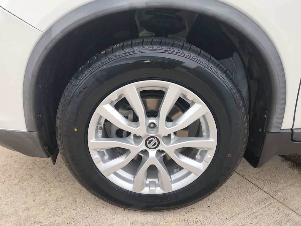 Used 2017 Nissan Rogue SV AWD/4WD image 29