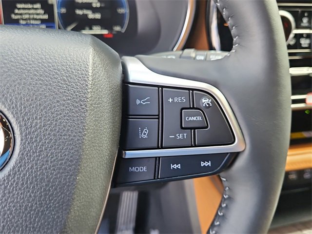 Used 2025 Toyota Highlander Platinum image 18