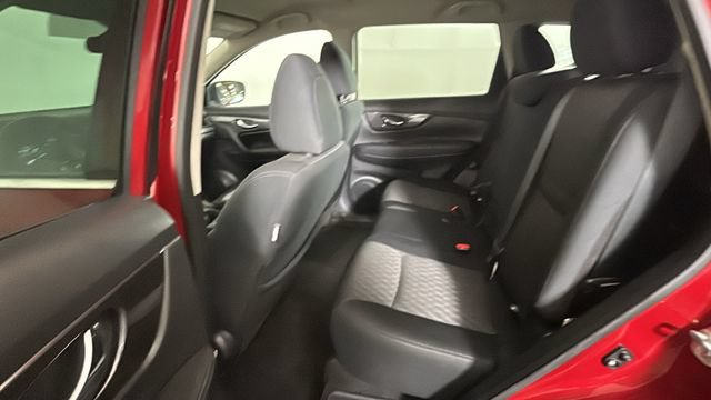 Used 2020 Nissan Rogue S FWD image 25