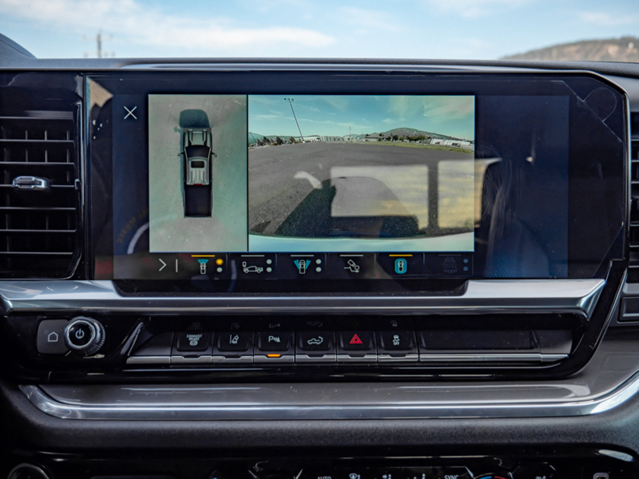 Used 2024 Chevrolet Silverado 3500 High Country w/ Technology Package AWD/4WD image 8