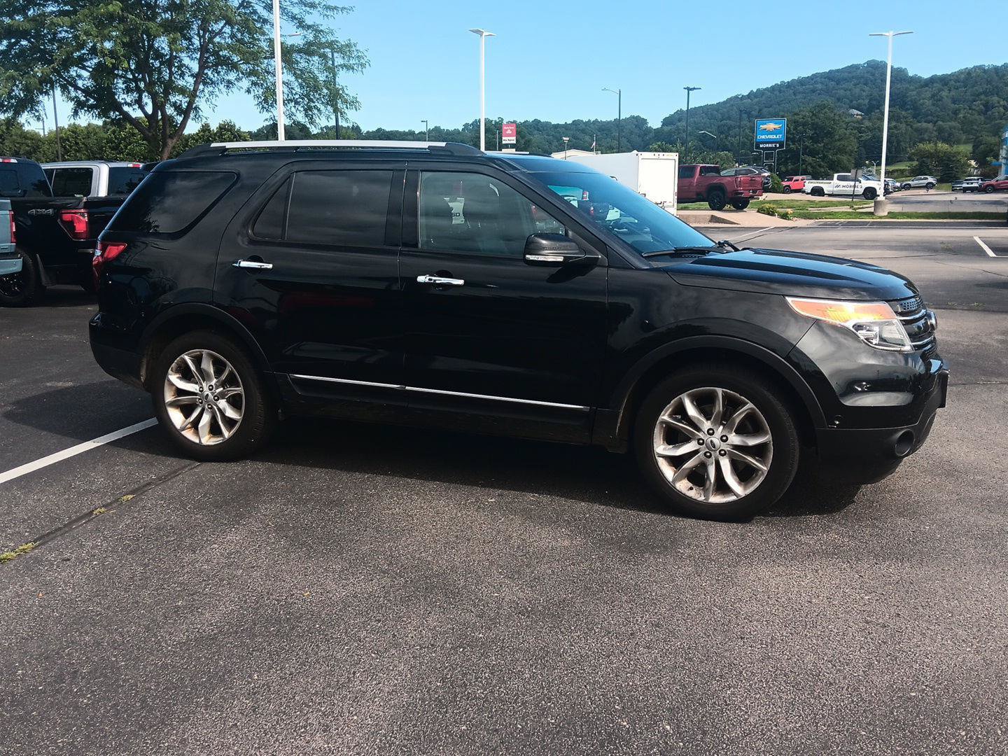Used 2015 Ford Explorer Limited w/ Equipment Group 302A AWD/4WD image 2
