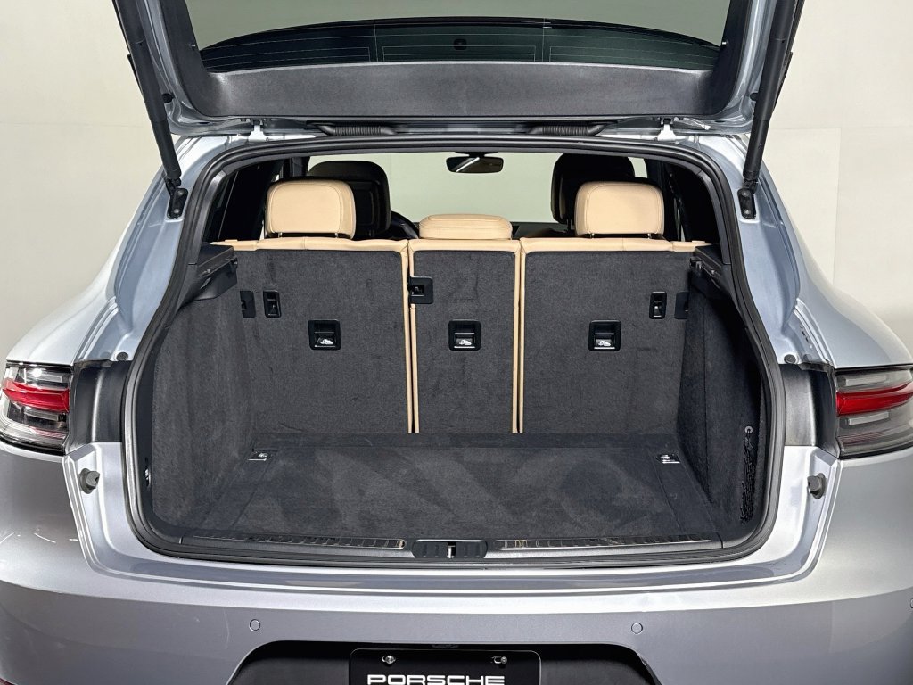 Certified 2021 Porsche Macan AWD/4WD image 24