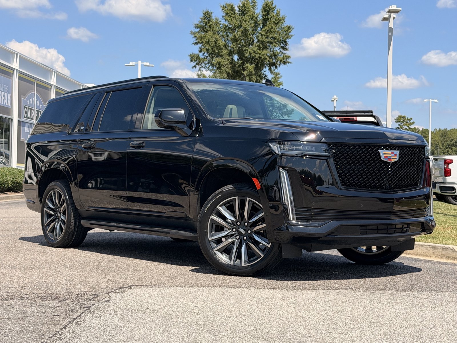 Used 2024 Cadillac Escalade ESV Sport Platinum AWD/4WD image 2